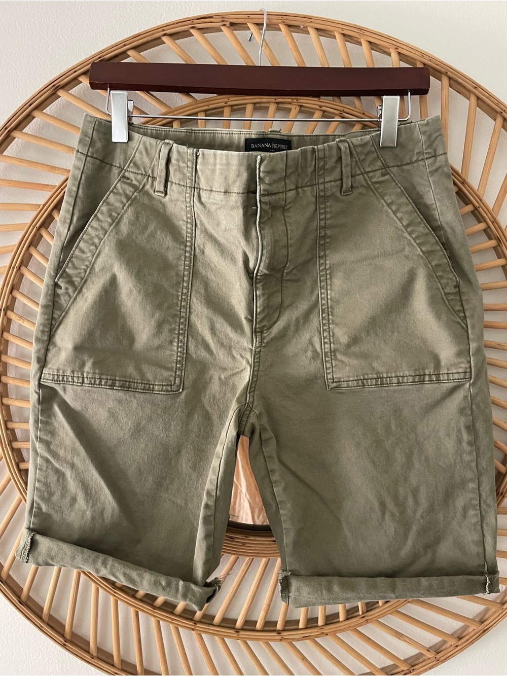 Banana Republic Olive Green Utility Shorts with Patch Pockets size 8